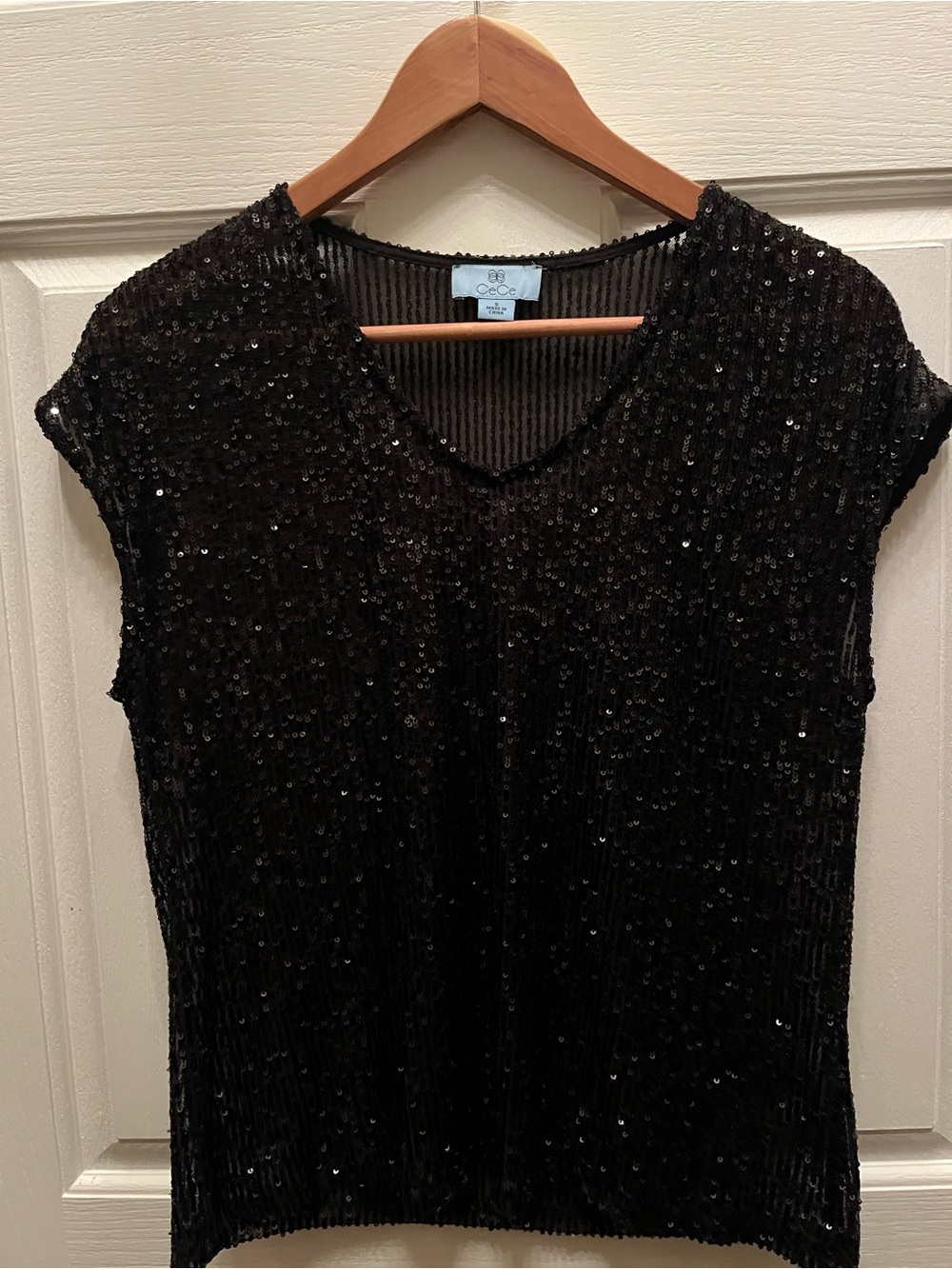 Pre-Owned CeCe Women's Sequin V-Neck Women's Top - Black- Small